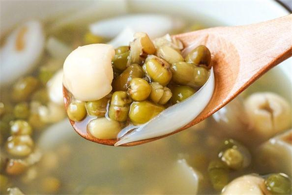绿豆莲子汤的做法,绿豆莲子汤的做法和功效