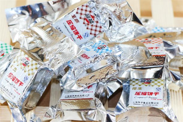 压缩饼干是什么做的?,压缩饼干是用什么做的