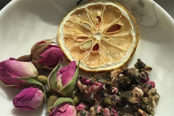 冬天可以喝柠檬玫瑰花茶吗,玫瑰柠檬茶什么时候喝最好