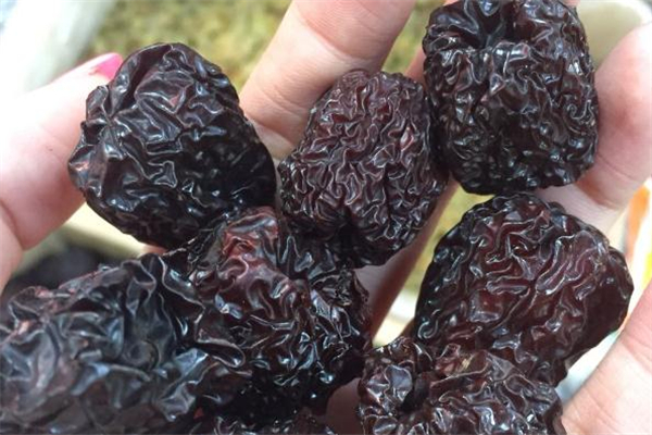 乌枣和黑枣的区别,黑枣乌枣一样吗 乌枣和黑枣的区别,黑枣乌枣一样吗