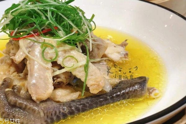 清蒸童子鸡的做法用热水还是冷水,清蒸童子鸡的做法 清蒸童子鸡的做法用热水还是冷水,清蒸童子鸡的做法