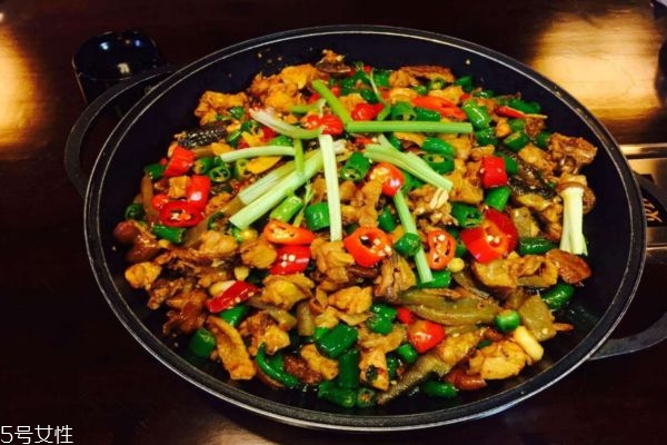 青椒童子鸡怎么做,青椒童子鸡的做法 最正宗的做法