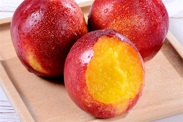 油桃是怎么培育的,油桃怎么培育出来的