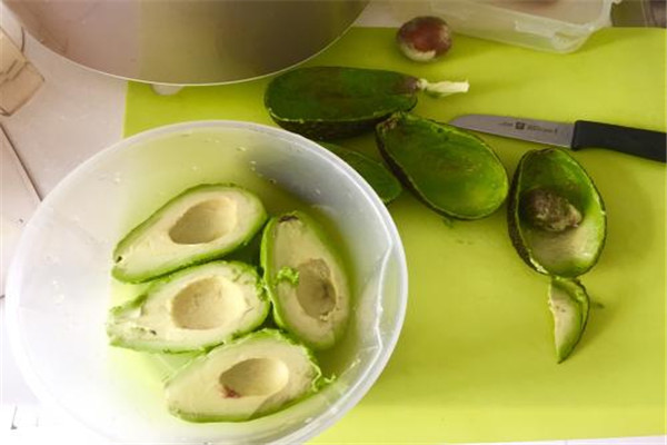 生牛油果可以煮熟吃吗,牛油果能煮熟了吃吗