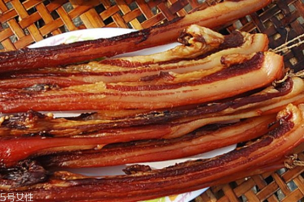 腊肉有哈喇味还能吃吗,腊肉有哈喇子味怎么办