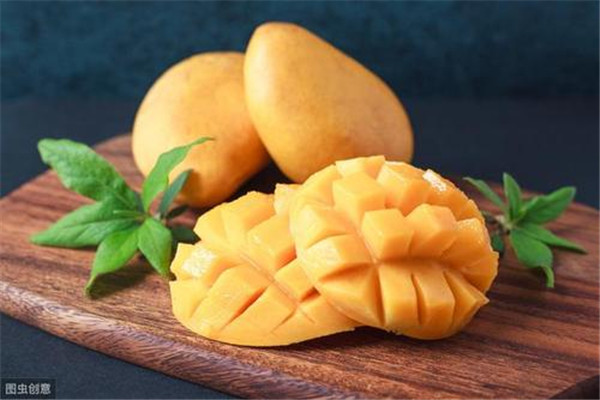 尽量多喝水英文,尽量多喝水来保持身体的平衡