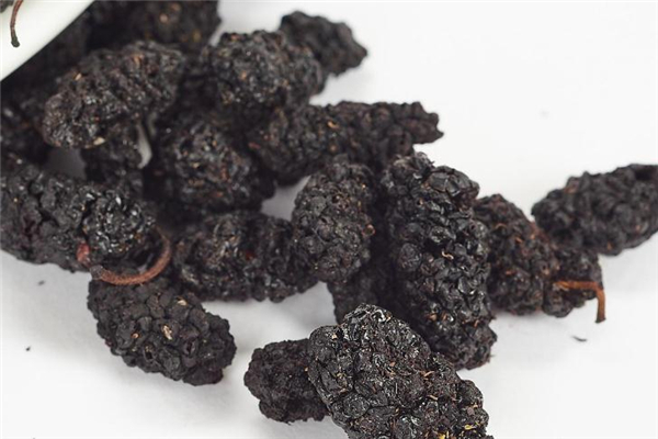 桑葚干泡水一天需几粒能泡几次?,桑葚干每次泡多少