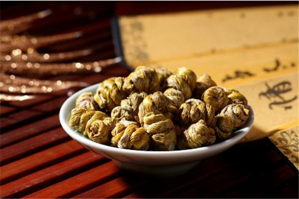 铁皮石斛泡水喝的功效和禁忌,喝铁皮石斛水注意事项和禁忌