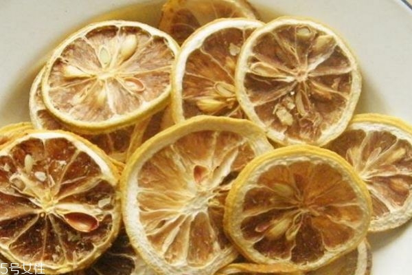 干柠檬片怎么泡不苦呢,干柠檬片怎么泡不苦糖和冰糖哪个好 干柠檬片怎么泡不苦呢,干柠檬片怎么泡不苦糖和冰糖哪个好