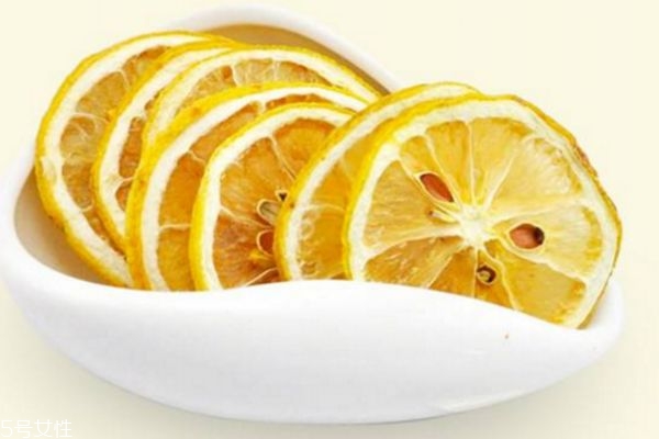 干柠檬片泡水的正确泡法,干柠檬片泡水的正确泡法减肥瘦身方法 干柠檬片泡水的正确泡法,干柠檬片泡水的正确泡法减肥瘦身方法