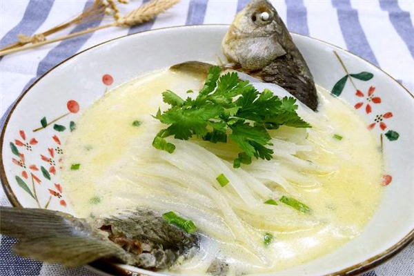 喝鲫鱼汤皮肤真的好吗,喝鲫鱼汤对皮肤有什么好处