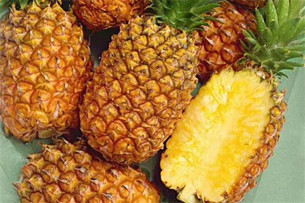 青的凤梨可以吃吗,青色的凤梨可以吃吗