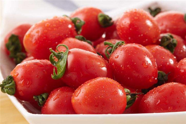 圣女果可以跟梨一起吃吗?,香梨和圣女果能一起吃吗