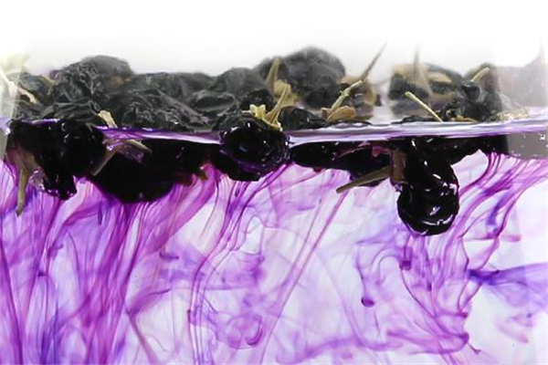 吃黑枸杞舌头是紫色怎么回事,黑枸杞吃过舌头是紫色正常吗