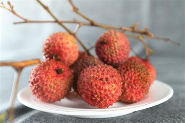 荔枝和葡萄能一起泡酒吗,枸杞和荔枝可以一起泡酒吗?