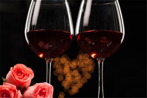 喝红酒的好处和功效,喝红酒的好处和坏处 喝红酒的好处和功效,喝红酒的好处和坏处