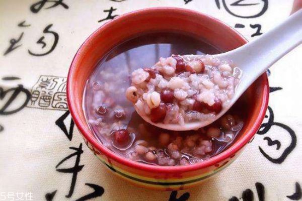 红豆薏米粥什么时候放糖,红豆薏米粥要放糖吗
