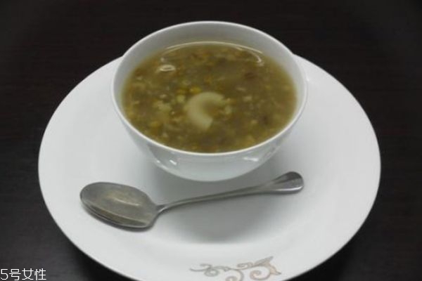 绿豆汤什么时候放糖最好,绿豆汤要放糖吗