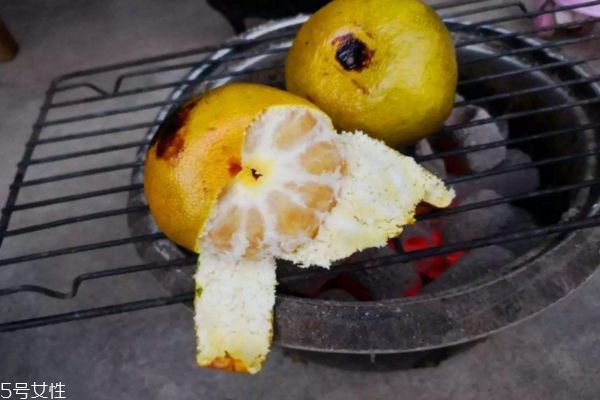 吃烤橘子会对人有危害吗,可以吃烤橘子吗