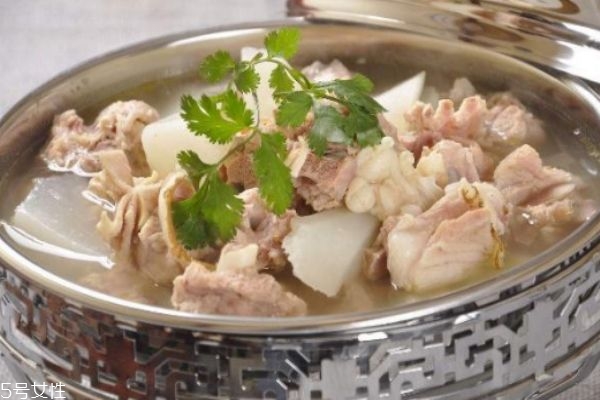 为什么牛羊肉有膻味,猪肉没有,牛肉为什么有羊肉的膻味