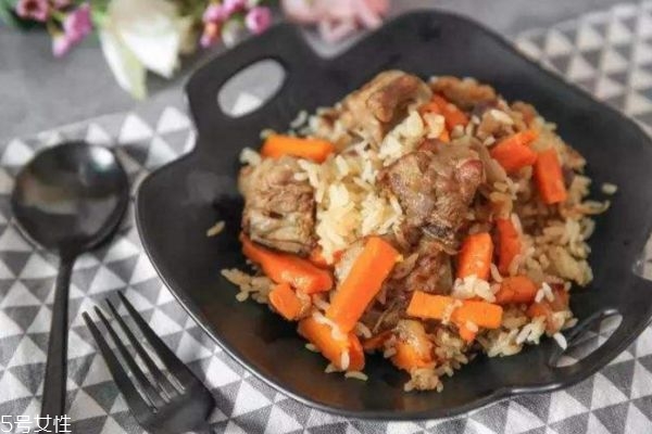 羊肉抓饭的正宗做法,羊肉抓饭怎么做好吃又简单