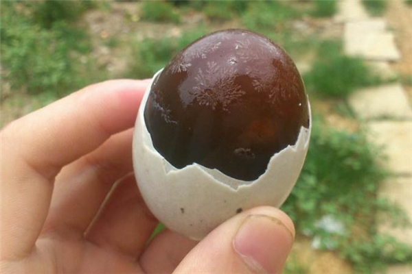 皮蛋的热量高吗减肥能吃吗,皮蛋的热量高吗