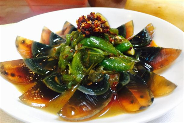 皮蛋有什么功效,凉拌皮蛋吃多了有什么坏处