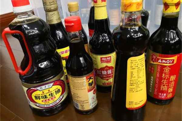 选酱油的正确方法,买酱油需要注意什么