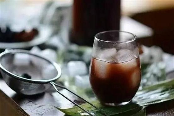 保温杯能放酸梅汤吗,不锈钢保温杯可以装汤吗?