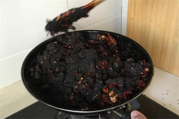 熬阿胶不能用什么锅熬,熬阿胶为什么不能用铁锅