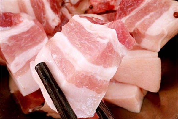 天天吃五花肉会胖吗,偶尔吃五花肉会胖吗