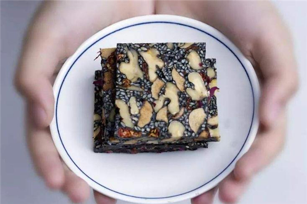 吃阿胶糕会拉肚子是怎么回事,吃完阿胶糕拉肚子 吃阿胶糕会拉肚子是怎么回事,吃完阿胶糕拉肚子