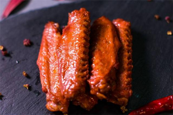 哺乳期能吃鸭翅吗,哺乳期可以吃卤鸭翅吗