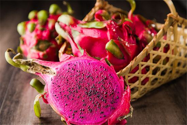 草莓火龙果能一起吃吗,火龙果草莓牛奶能一起吃吗