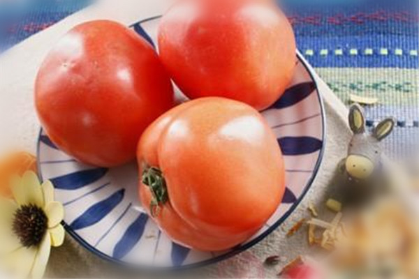 吃番茄对身体有什么好处,经常吃番茄的好处 吃番茄对身体有什么好处,经常吃番茄的好处