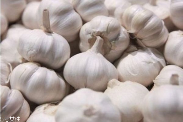 大蒜水治咳嗽注意事项,大蒜水治咳嗽的方法