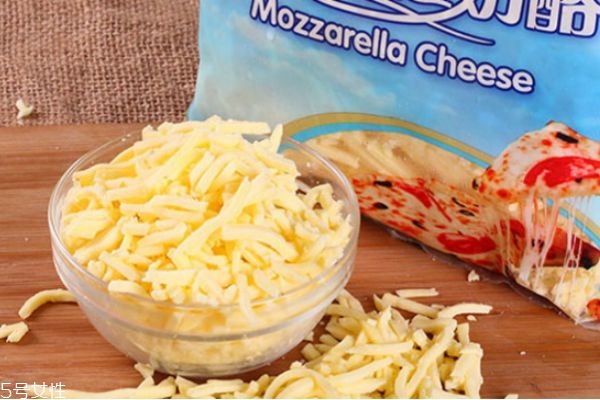 奶酪和芝士的区别,奶酪和黄油是一回事吗?,奶酪和芝士的区别在哪里