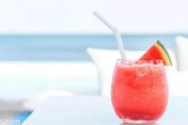 西瓜汁要不要加水,西瓜汁加水的比例是多少