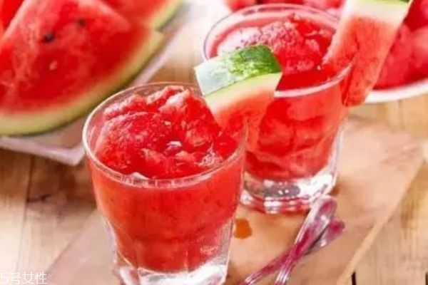 西瓜皮可以减肥吗,西瓜皮可以减肥吗? 吃西瓜注意事项 西瓜皮可以减肥吗,西瓜皮可以减肥吗? 吃西瓜注意事项
