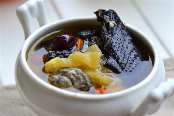 乌鸡炖花胶汤的做法,乌鸡和花胶可以煲汤吗