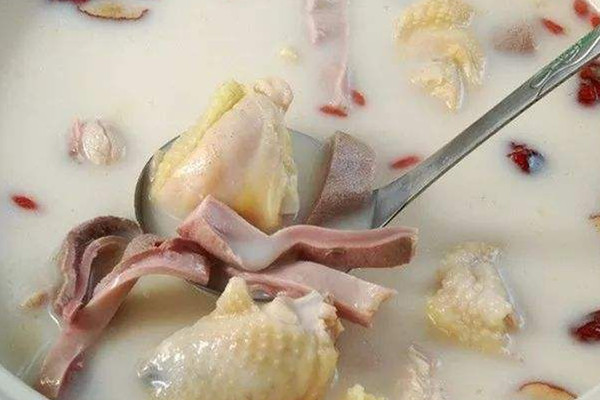 猪肚鸡汤功效禁忌,猪肚煲鸡汤的宜忌人群