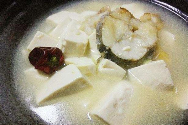 怎样做明太鱼炖豆腐窍门,豆腐炖明太鱼的家常做法