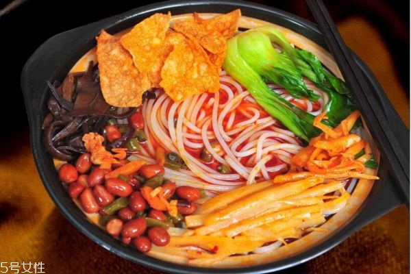 什么是螺蛳粉,好吃吗,吃螺蛳粉搭配什么最好