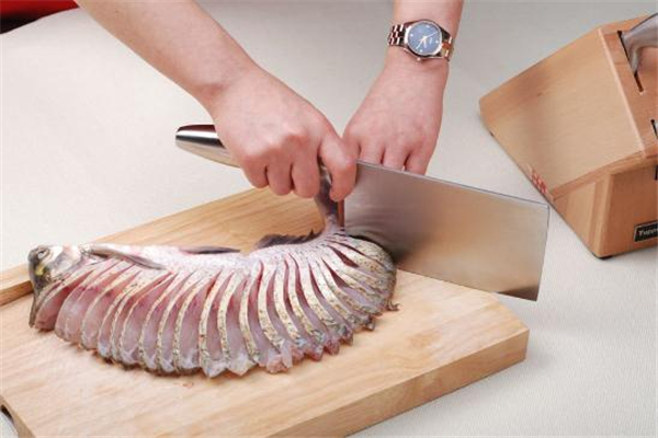 孔雀开屏鱼的切法,孔雀开屏鱼怎么切