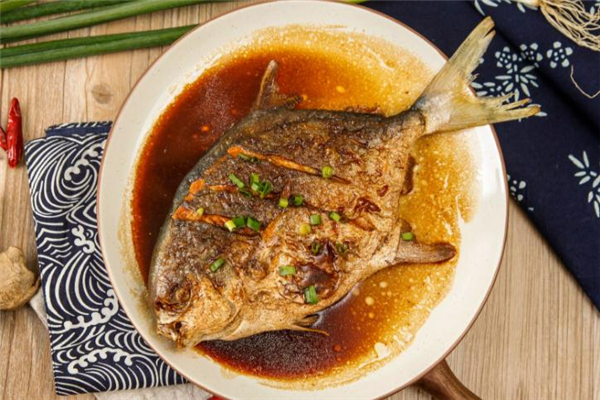 金鲳鱼和鲳鱼哪个贵,金鲳鱼贵还是白鲳鱼贵