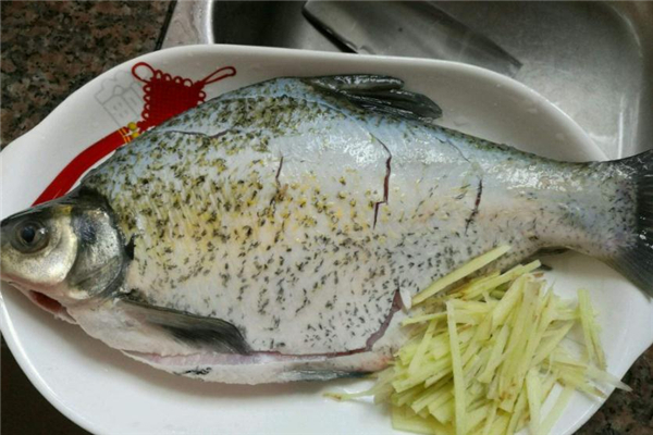 清蒸鲳鳊鱼怎么做,清蒸鲳鱼的做法和步骤