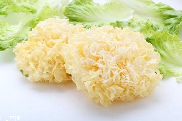 银耳汤一次煮多少合适,银耳汤一般要煮多少分钟