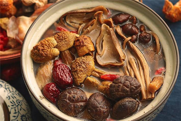 姬松茸和什么一起煲汤吗?,松茸姬松茸可以一起炖汤吗