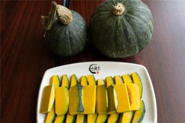 孕妇能吃青南瓜吗,吃青南瓜有什么好处和坏处 孕妇能吃青南瓜吗,吃青南瓜有什么好处和坏处