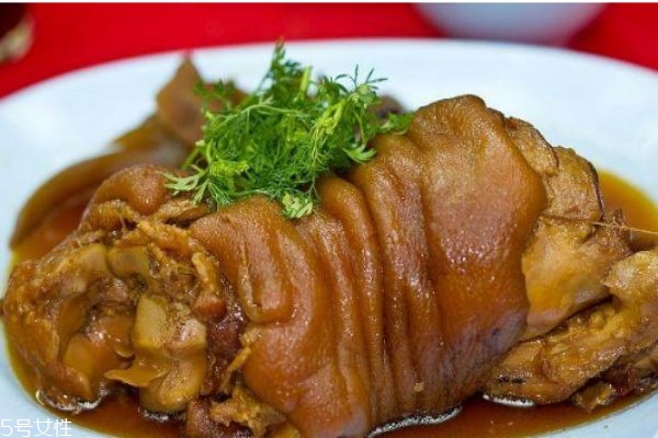 女性吃猪蹄的好处和坏处,吃猪蹄的好处和坏处